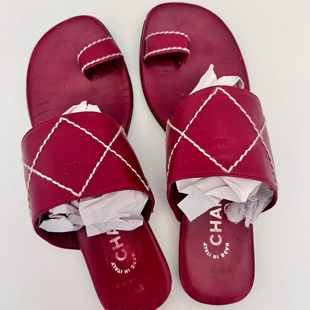Chanel Vintage Flat Sandals with Toe Loop Leather Red